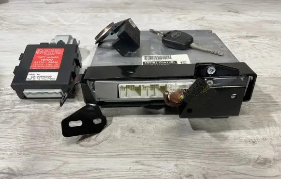 Engine ECU kit and lock set