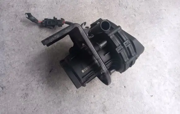 Maserati GranTurismo Secondary air pump 