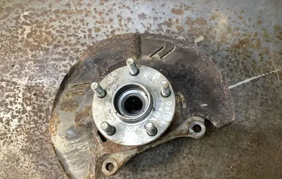 Subaru Outback Front wheel hub 