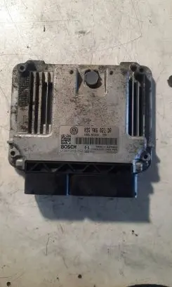 Volkswagen PASSAT B5.5 Engine control unit/module 03G906021