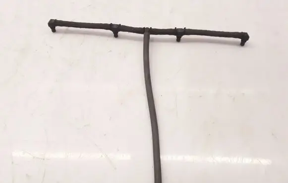 Opel Astra H Fuel line pipe