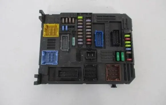 Peugeot 3008 II Comfort/convenience module 9830813080