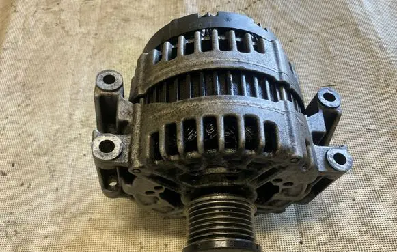 Mercedes-Benz E W211 Generator/alternator 0121715015 A0131547002