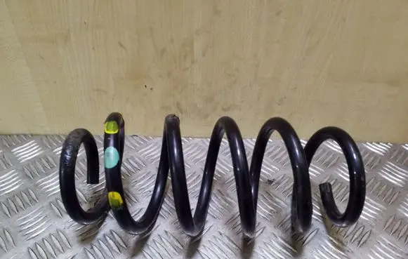 Toyota Avensis T270 Rear coil spring