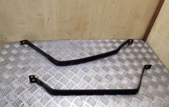 Fuel tank mounting bracket