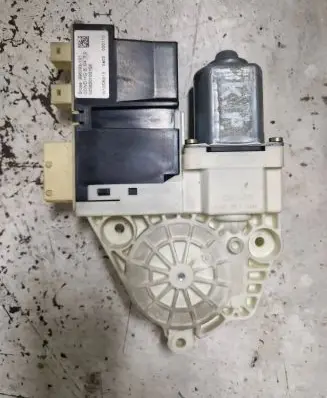 Citroen C4 I Front door window regulator motor 996393-101
