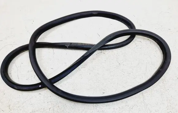 Ford Escape IV Front door rubber seal