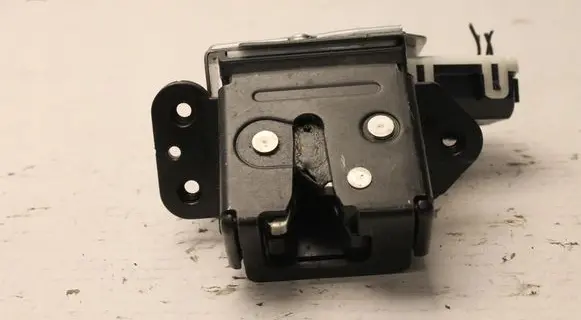 Mazda 2 Tailgate/trunk/boot lock/catch/latch C6728