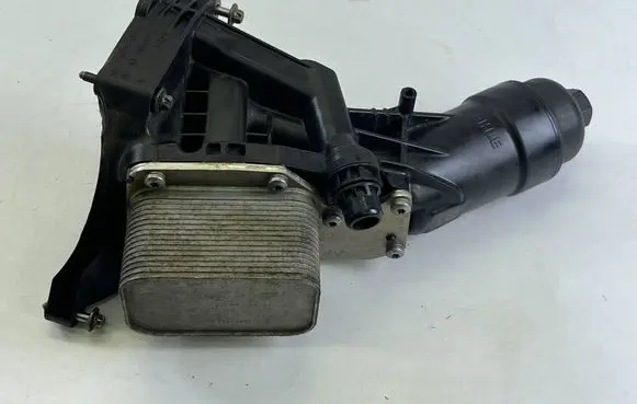 BMW 4 F32 F33 Oil filter mounting bracket 8585624 72432866