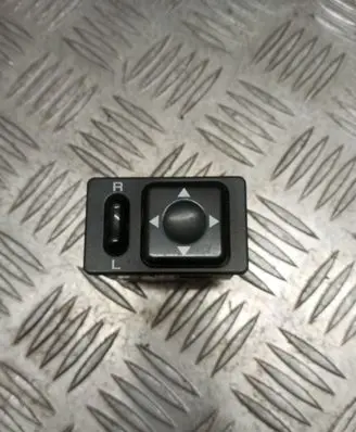 Subaru Impreza II Wing mirror switch