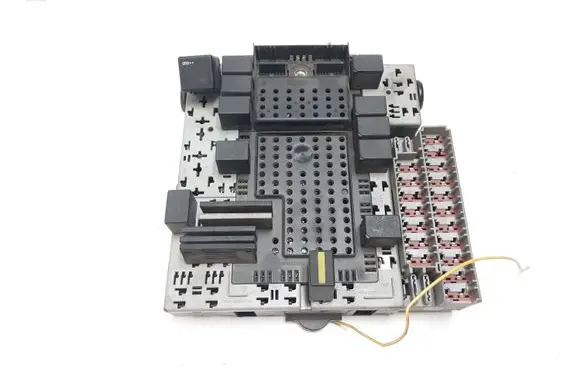 Volvo XC90 Fuse module 08696040