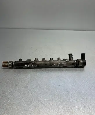 Volkswagen Tiguan Fuel main line pipe ---