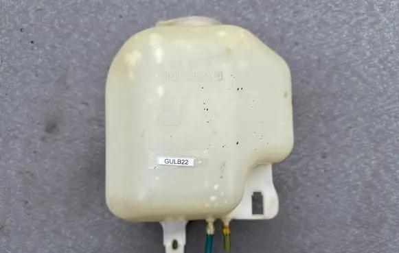 Nissan Patrol 160 Windshield washer fluid reservoir/tank 28910C6162