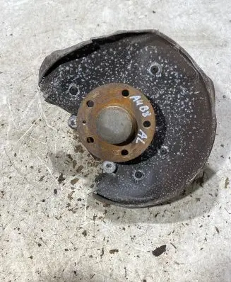 Rear wheel hub spindle/knuckle