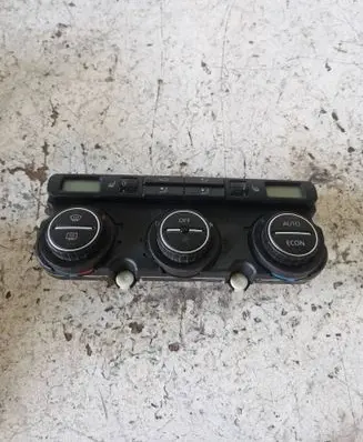Volkswagen PASSAT B6 Climate control unit 74677512
