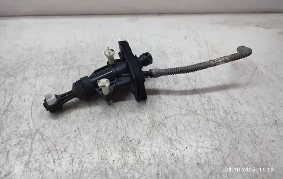 Clutch slave cylinder