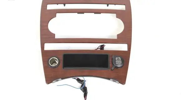 Jeep Grand Cherokee (WK) Dashboard glove box trim X35008107