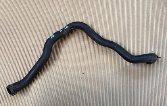 Mercedes-Benz CLA C117 X117 W117 Engine coolant pipe/hose A2465010382