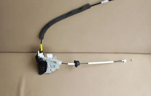 Porsche Macan (95B) Rear door lock 8K0839016F 95B837017