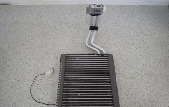 Suzuki Grand Vitara II Air conditioning (A/C) radiator (interior)