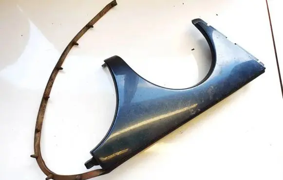 Mercedes-Benz E W210 Under headlight/headlamp trim 2108200212RE 2108200212