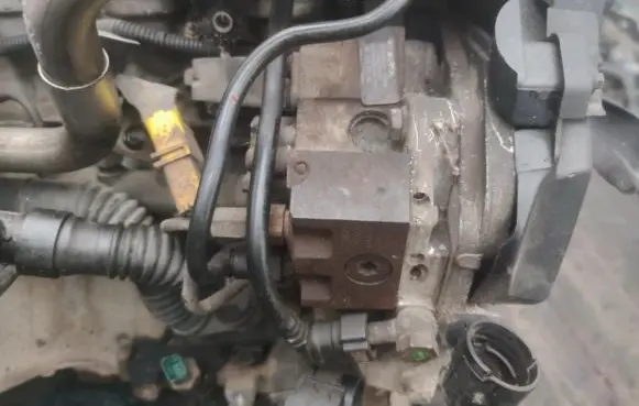 Peugeot 206 Fuel injection high pressure pump 0445010042 9637317380