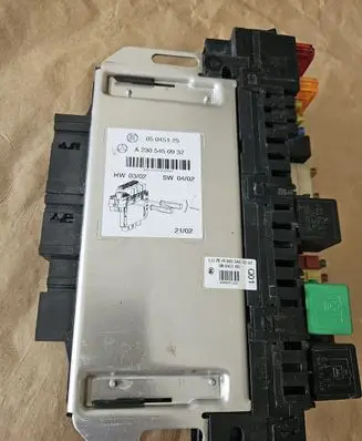 Mercedes-Benz SL R230 Fuse box set A2305450932 2305450932