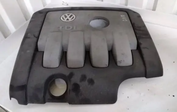 Volkswagen Golf V Engine cover (trim) Vw03g103925