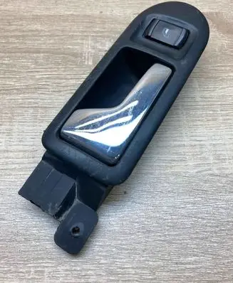 Volkswagen PASSAT B5 Front door interior handle 3B2837113