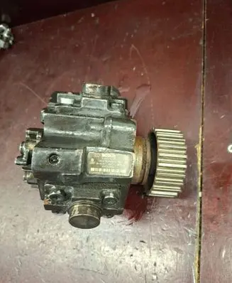 Audi A8 S8 D3 4E Fuel injection high pressure pump 0445010171 059130755S