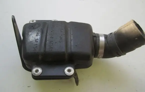 Audi A4 S4 B6 8E 8H Intake resonator 06C133911B