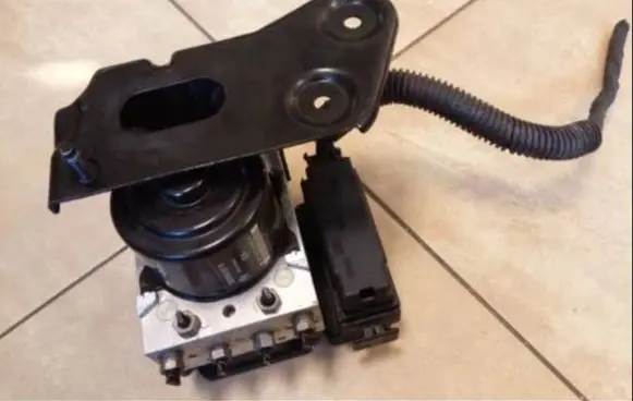 Volkswagen Transporter - Caravelle T5 ABS Pump 7E0907379K NE67971
