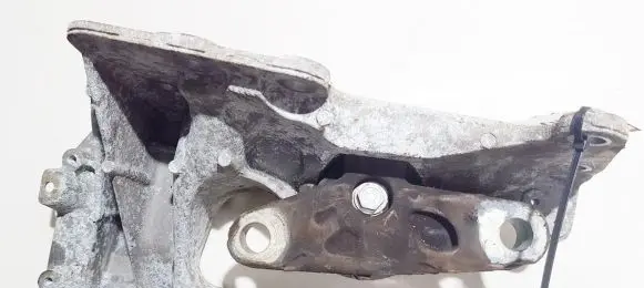 Nissan X-Trail T31 Engine mount bracket