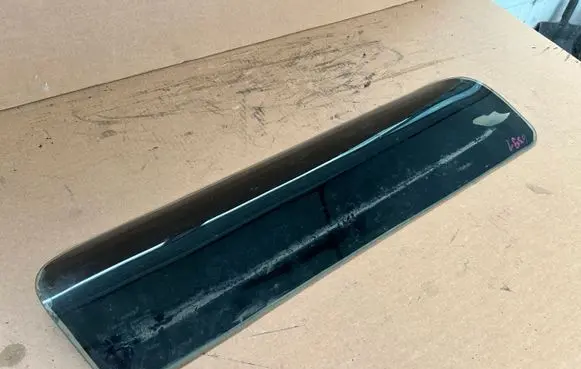 Land Rover Discovery 5 Front triangle window/glass 