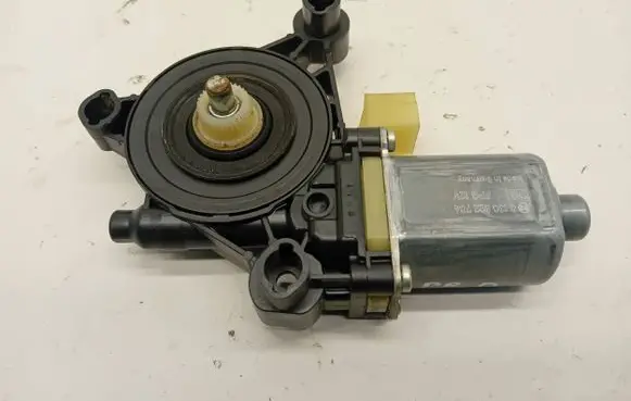 Audi A4 S4 B9 Front door window regulator motor 8W0959802