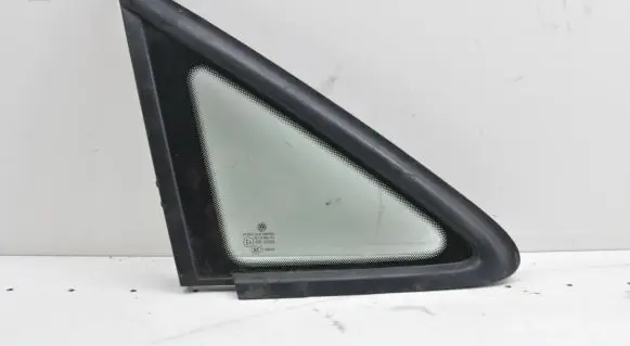 Volkswagen Touran I Front door vent window glass four-door 1T0845412