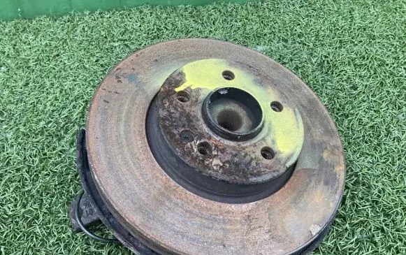 Mercedes-Benz Vito Viano W639 Front wheel hub spindle knuckle 6393320324