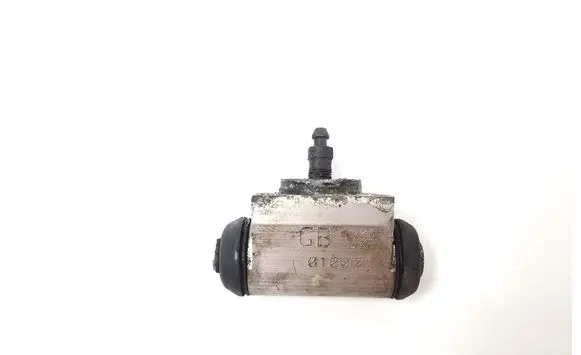 Toyota Hilux (AN10, AN20, AN30) Rear brake cylinder 4755009090