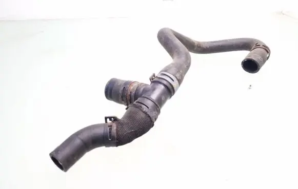 Mercedes-Benz C W203 Engine coolant pipe/hose 2038301996