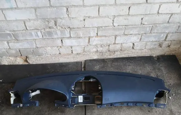 Mercedes-Benz E W211 Dashboard 2116800687 A2116800687