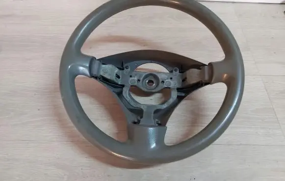 Toyota Yaris Steering wheel