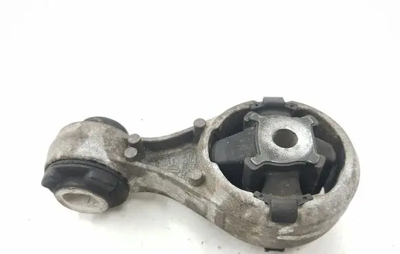 Nissan Qashqai Engine mount bracket