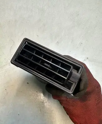 Volkswagen Transporter - Caravelle T3 Dash center air vent grill 251819709