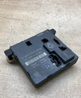 Mercedes-Benz E W211 Door control unit/module 2118201526