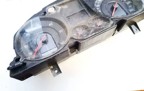 Volkswagen PASSAT B6 Speedometer (instrument cluster) a2c53194181