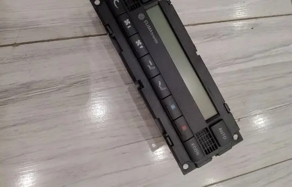 Volkswagen PASSAT B5.5 Climate control unit 381907044C