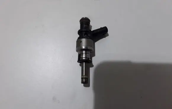 Audi A8 S8 D4 4H Fuel injector 095D1308 104790532
