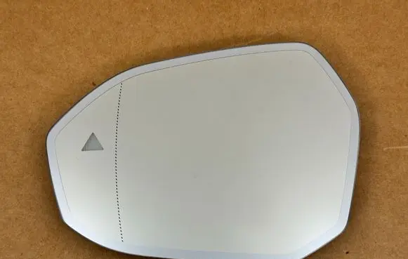BMW 5 G60 G61 Wing mirror glass 51165A30721