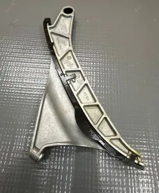 Porsche Cayenne (9Y0 9Y3) Slide rail for timing chain 06M109509L
