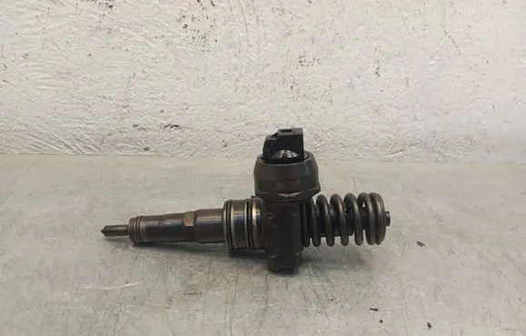 Audi A4 S4 B6 8E 8H Fuel injector 038130073AL